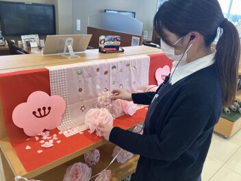 ショールームをひな祭り仕様に変更中です！